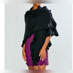 Tyler Boe Women's Black Scalloped 100% Cashmere Wrap Elegent Luxe 70 X 44